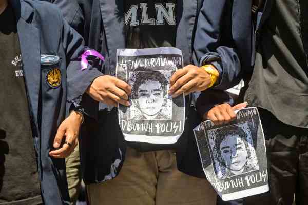 INDONESIA-cartaz de protesto pela morte de Affan Kurniawan