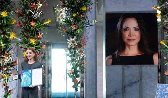 Nobel da Paz 2025 Maria Corina Machado representada pela filha